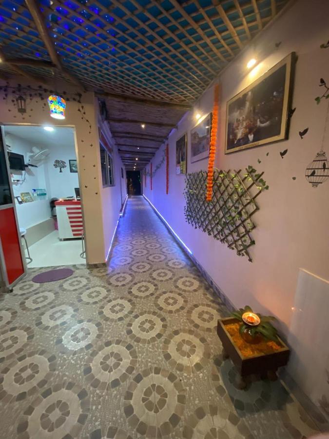 The Sunaina Hotel Váránaszi Kültér fotó