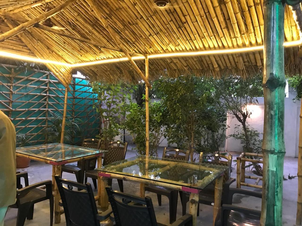 The Sunaina Hotel Váránaszi Kültér fotó
