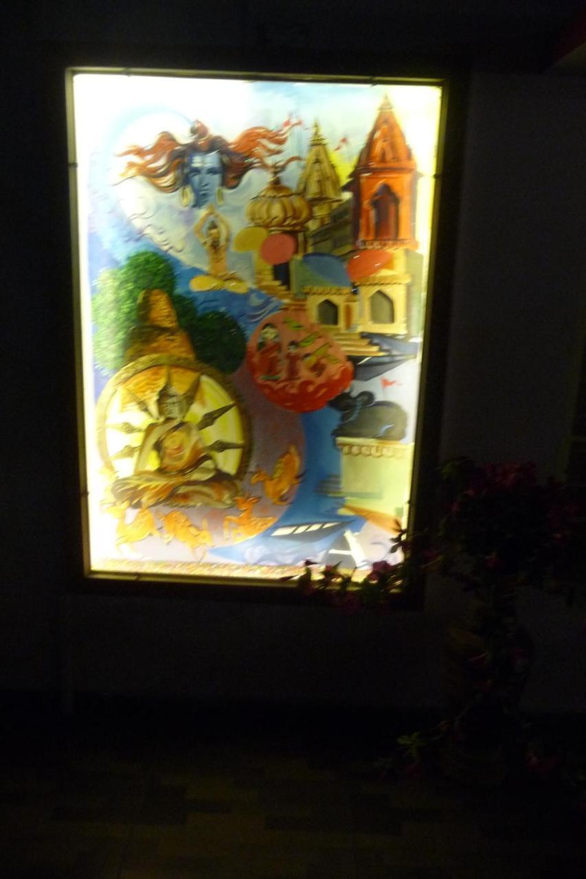 The Sunaina Hotel Váránaszi Kültér fotó